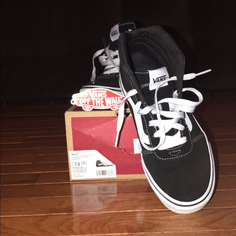 Suede canvas black and white vans